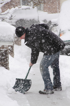 man-shoveling-snow-iStock_000010985981XSmall